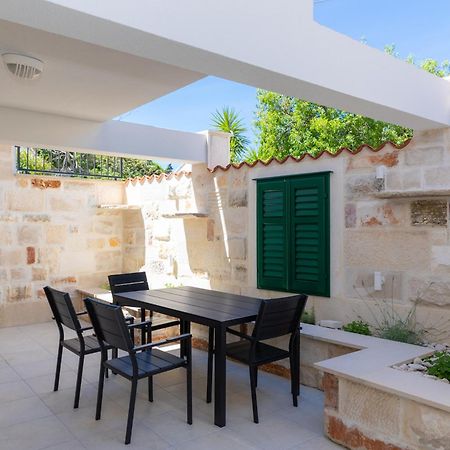 Apartmani Canaki Supetar Exteriör bild
