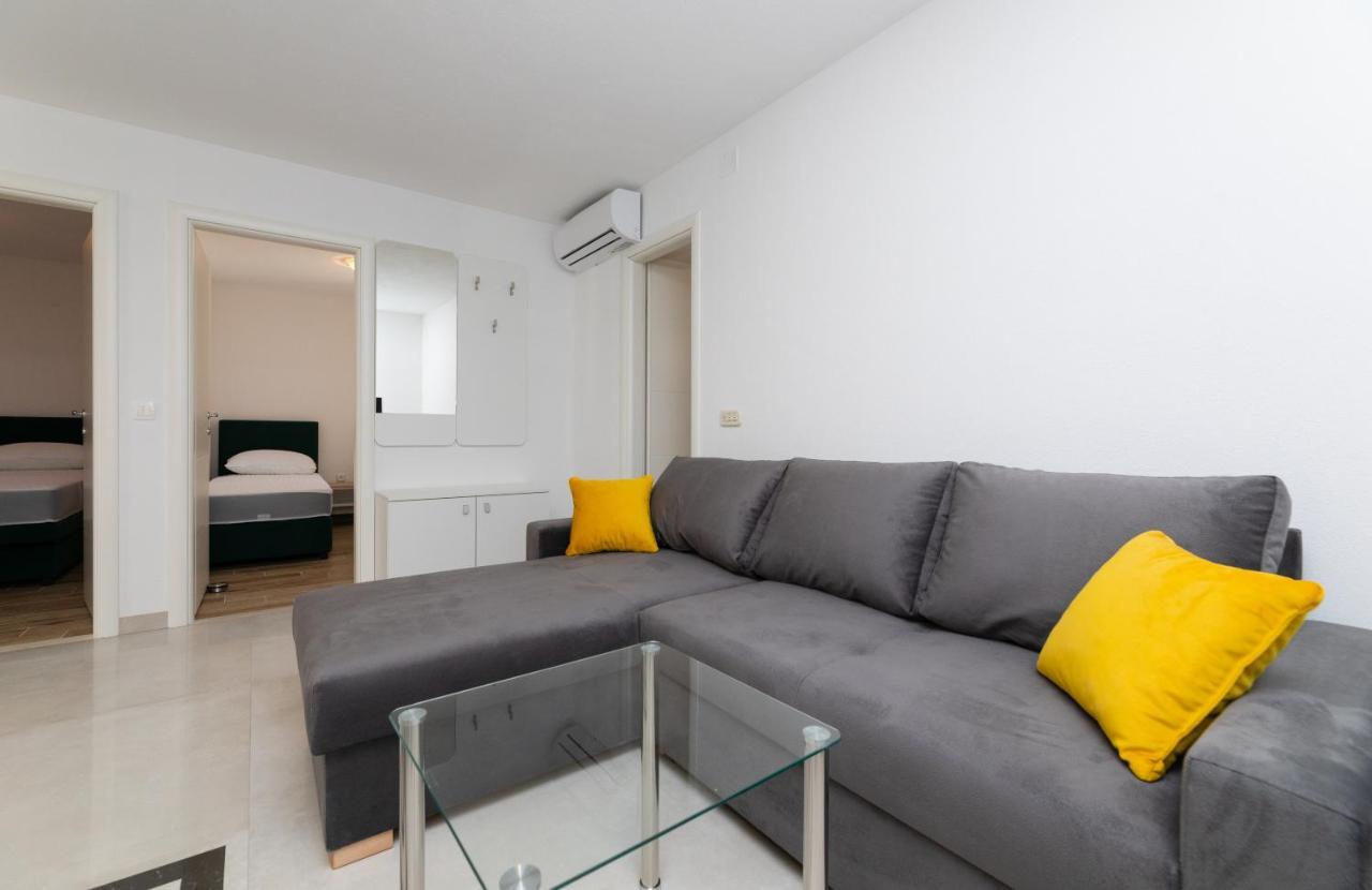 Apartmani Canaki Supetar Exteriör bild