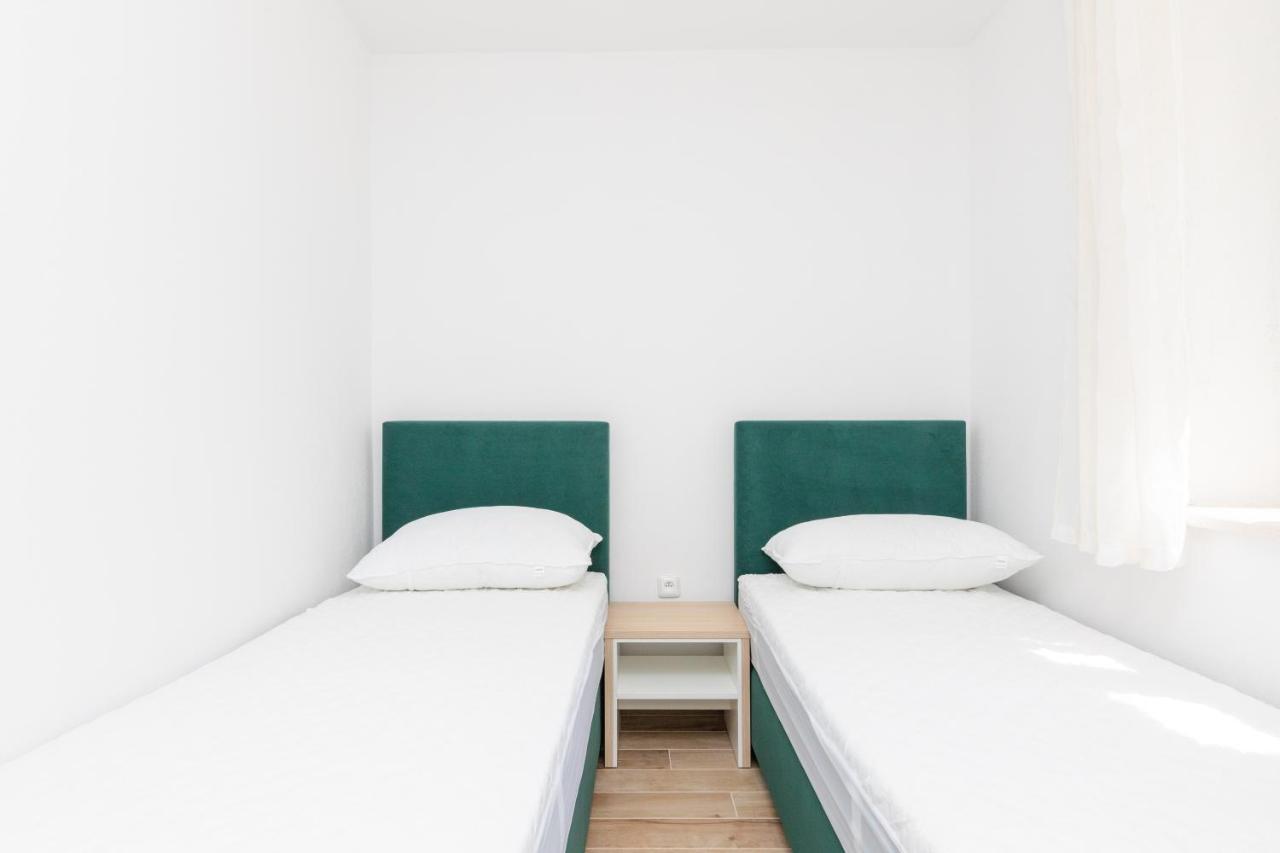 Apartmani Canaki Supetar Exteriör bild