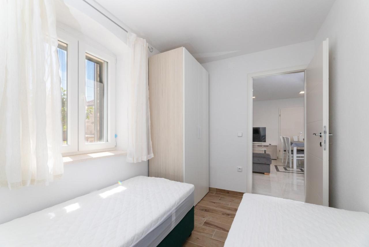 Apartmani Canaki Supetar Exteriör bild
