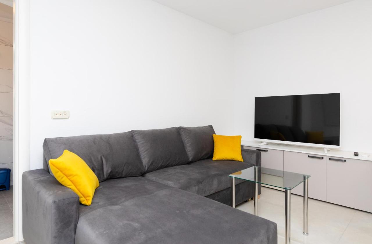 Apartmani Canaki Supetar Exteriör bild